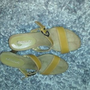 Aerosols...... about 2 inch heel gently used. And Very comfy!!